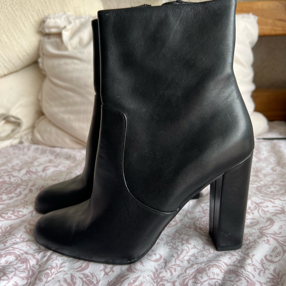 Steve Madden Sleek Black Leather Heeled Boots